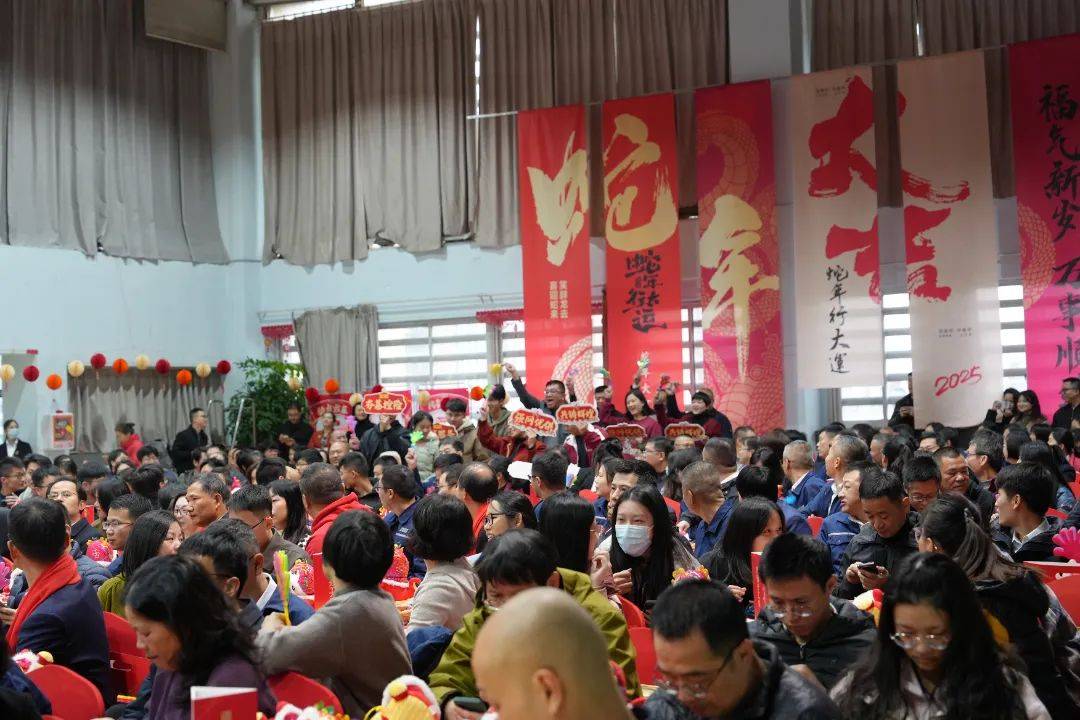 团拜会：多元节目与趣味游园的大集会