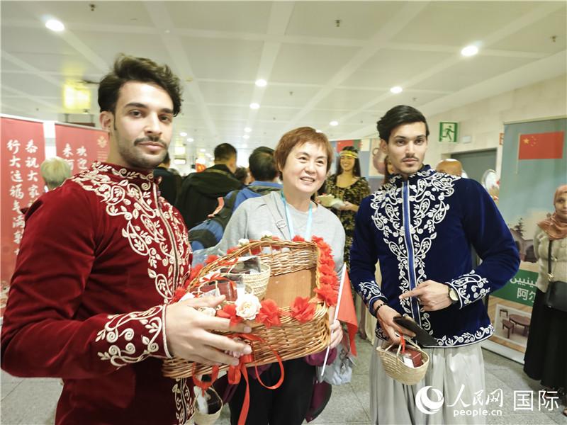 中国春节影响力扩大，中国游客春节前夕前往阿尔及利亚，阿尔及利亚喜迎中国游客共度2025蛇年春节