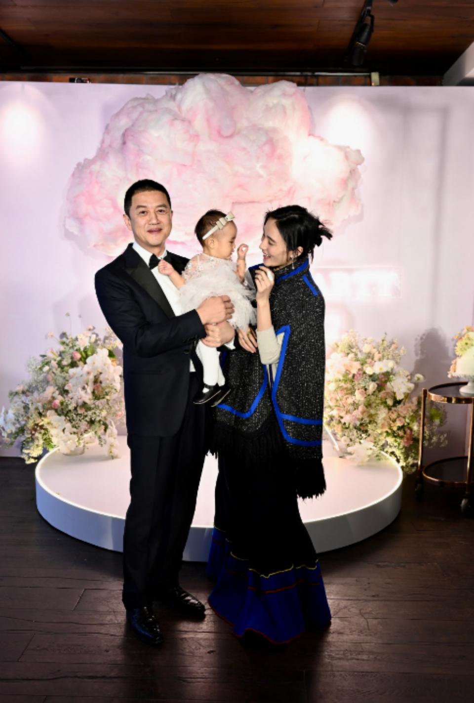 海哈金喜带李亚鹏回四川娘家，大年初一吃粉欢乐多，李亚鹏陪娇妻回娘家过年：西昌街头的美食之旅