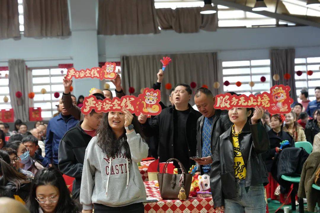 团拜会：多元节目与趣味游园的大集会