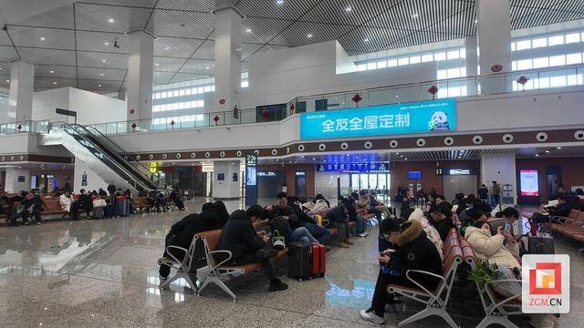 自贡站春运：列车加密与服务优化并行