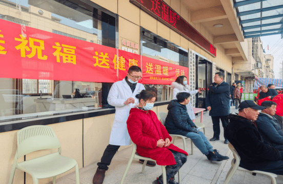 团风县总工会基层活动：送暖迎春