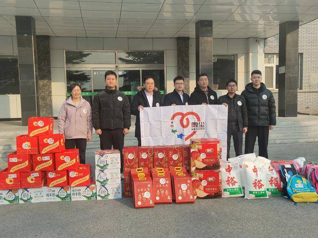 微尘公益在行动：新春佳节前对困难家庭的关怀之旅，微尘公益：新春走访困难家庭，传递爱与关怀