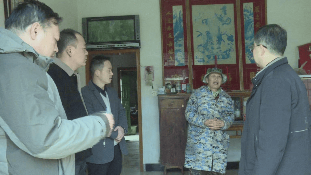 团风县总工会基层活动：送暖迎春