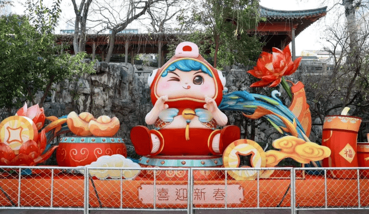 济南新春：四大景区与千佛山的花灯盛宴，2025济南新春赏灯指南：热门景区灯组亮点