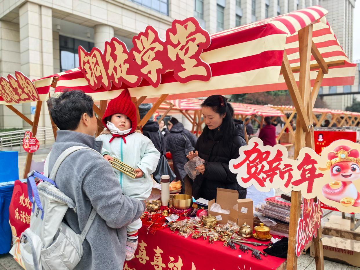 铜陵非遗集市盛大开幕，传统文化魅力尽显 铜陵非遗集市：民俗与年货中的文化瑰宝