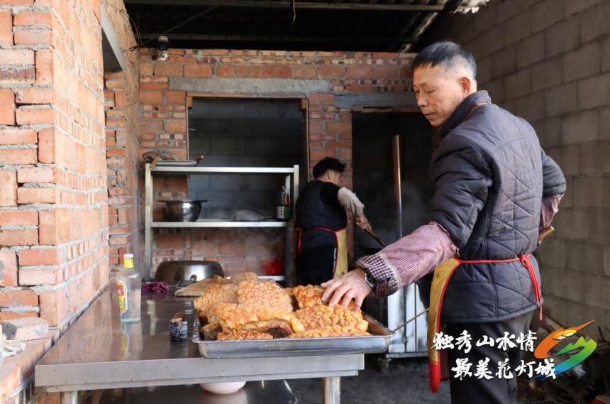 舌尖上的独山：盐酸扣肉的独特魅力 独山年夜饭必备：盐酸扣肉的美味奥秘