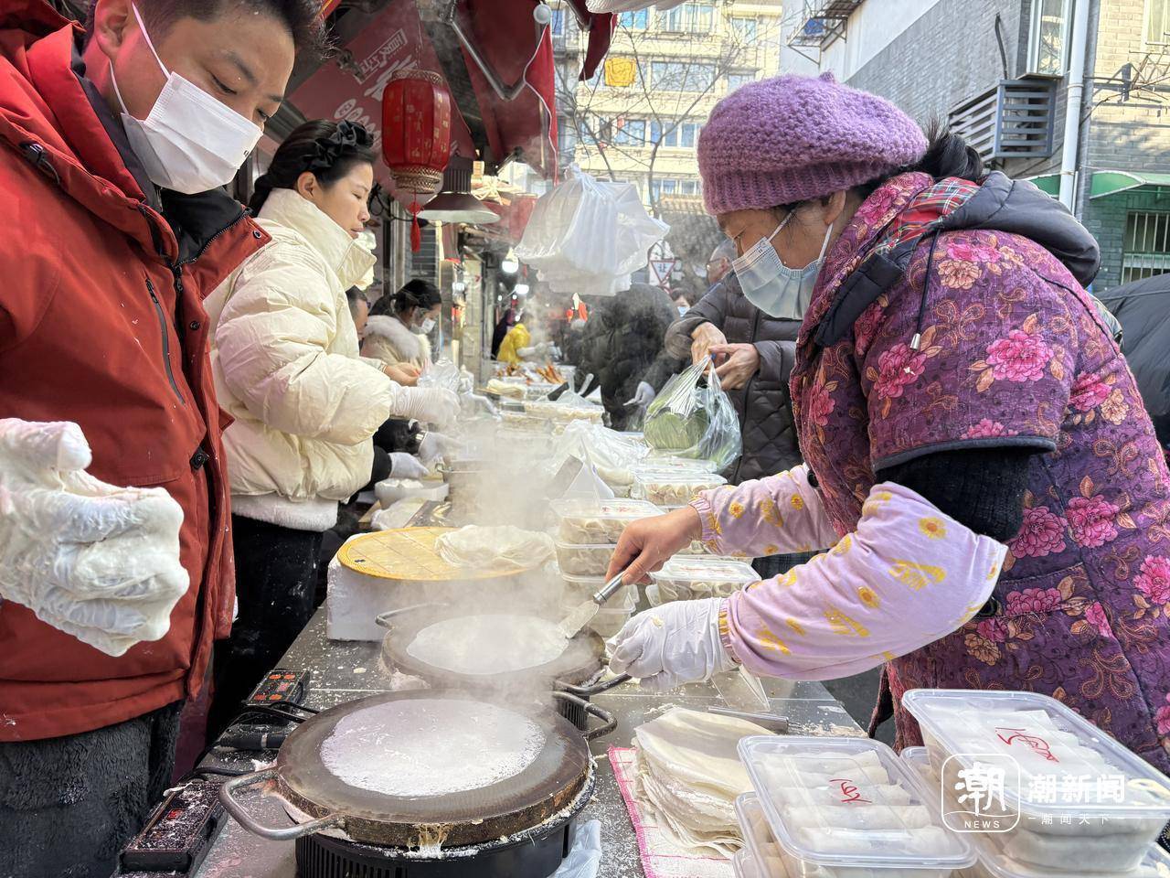 新春美食前奏：春卷蛋饺小点心的年关售卖百态，传统美食在年关：春卷店、蛋饺店与小点心摊的忙碌
