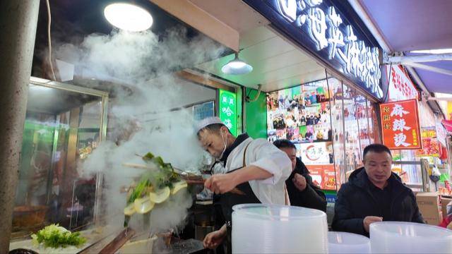 2024春节，网红城市如何续写流量传奇，春节假期：网红城市的“长红”之路