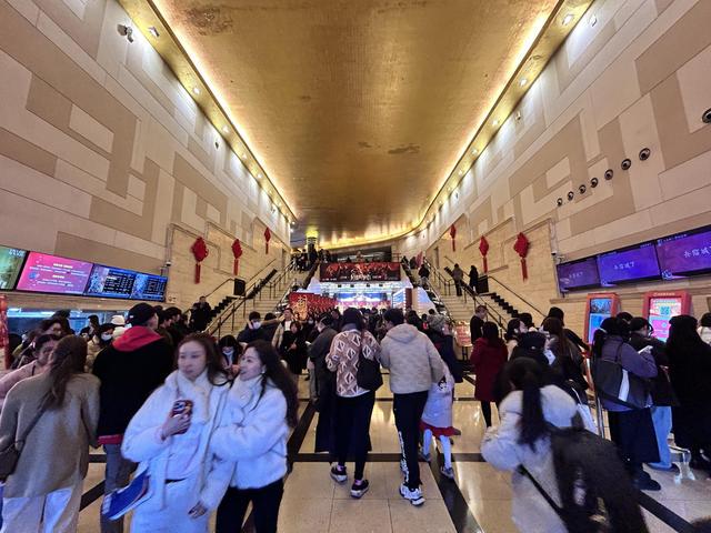 春节档上海电影市场：热闹背后的票房秘密