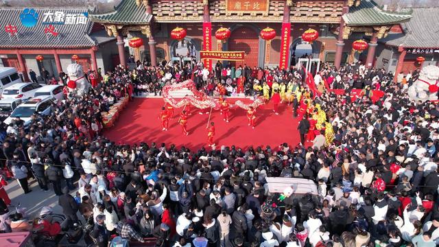 新乡卫辉迎财祈福庙会：新春盛宴开启 蛇年新春：新乡卫辉庙会的热闹景象