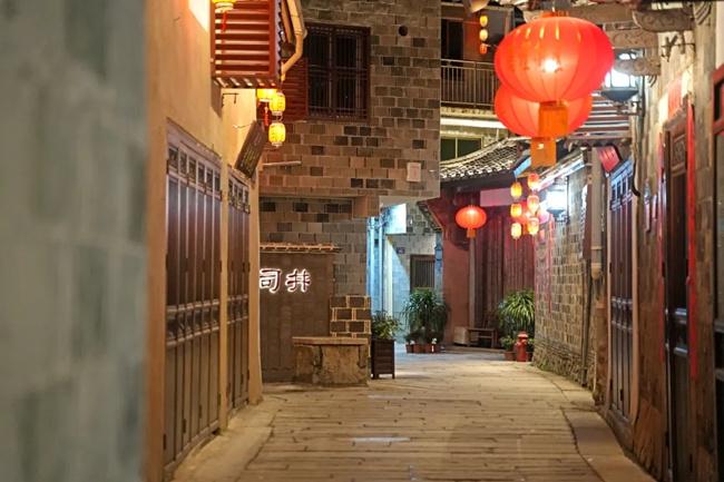 蕉城鹏程历史文化街区关帝庙路口改造，赢得居民赞誉 宁德蕉城：关帝庙路口改造，传承历史文化且丰富市民生活
