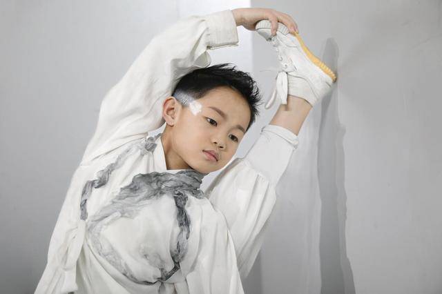 春晚武术节目〈笔走龙蛇〉背后的故事 〈笔走龙蛇〉：春晚武术节目中的文化融合之旅