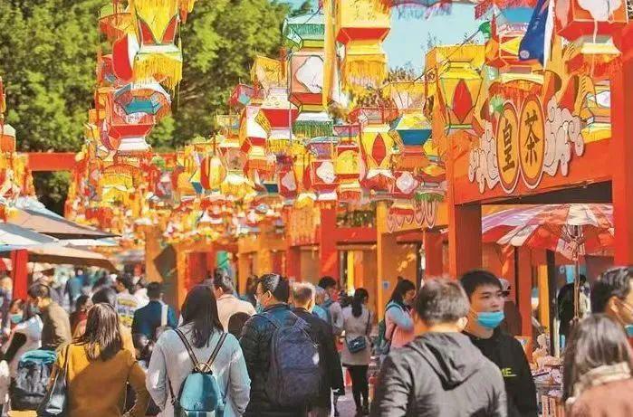 春节第四天：本市文旅活动精彩纷呈，游客接待量同比增长，本市春节假日第四天：文化市场繁荣，游客量上升