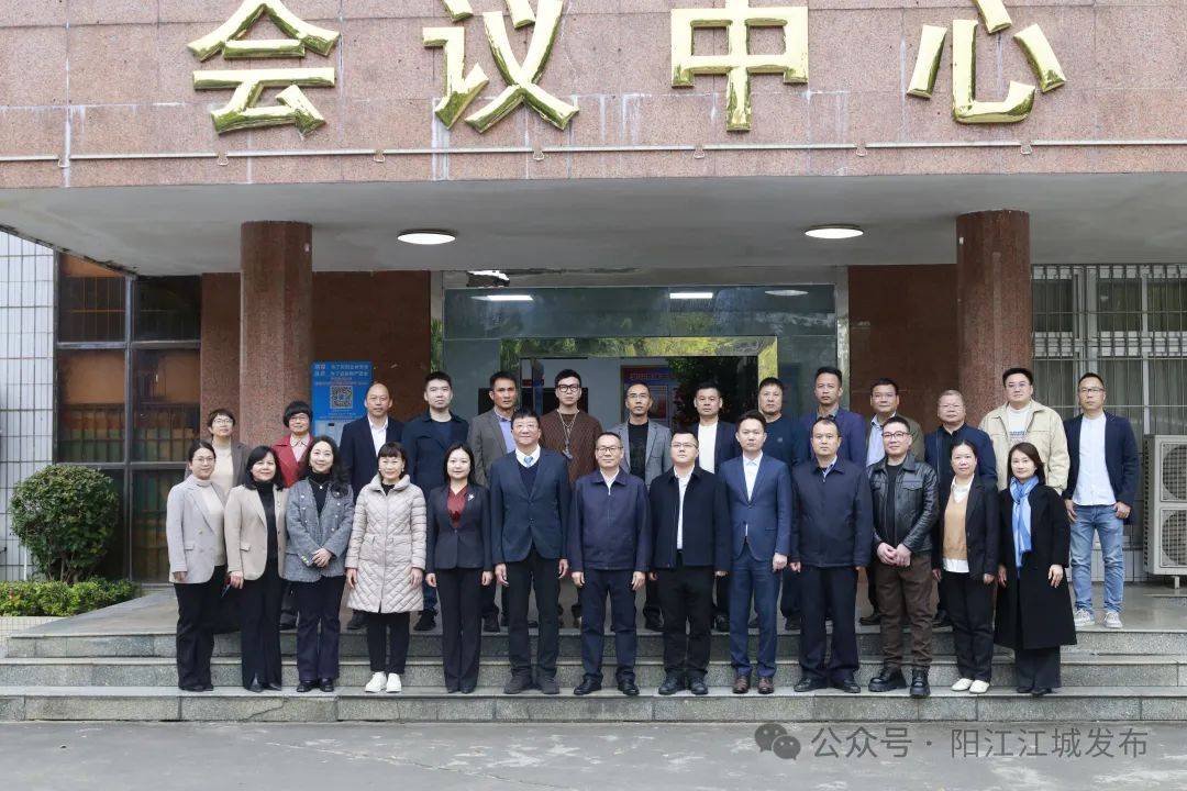 江城：人才座谈会召开，营造良好人才氛围 区委领导参与江城人才座谈会，聚焦人才工作