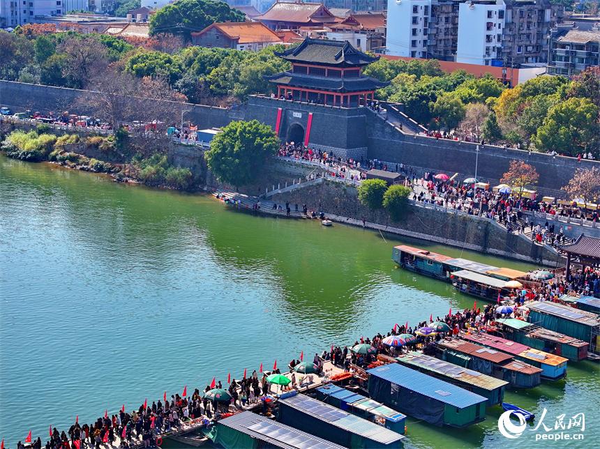 赣州宋代古浮桥：历史韵味与游客热情的交融 赣州宋代古浮桥：游客纷至沓来的历史文化胜地