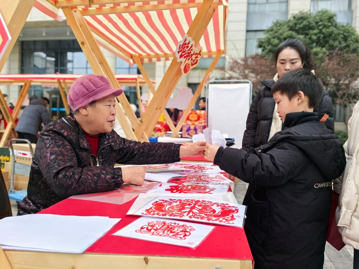 铜陵非遗集市盛大开幕，传统文化魅力尽显 铜陵非遗集市：民俗与年货中的文化瑰宝