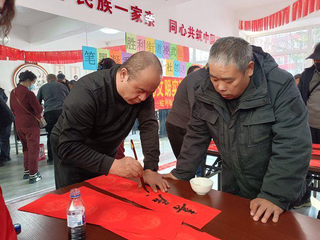 敦化“欢乐中国年·送福下基层”活动：墨香传递新春祝福