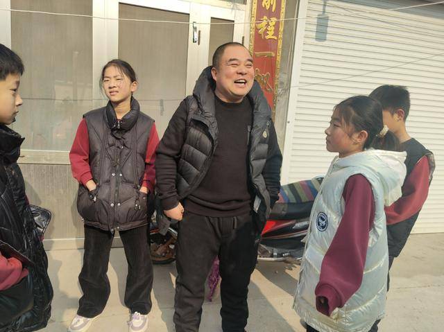 微尘公益在行动：新春佳节前对困难家庭的关怀之旅，微尘公益：新春走访困难家庭，传递爱与关怀