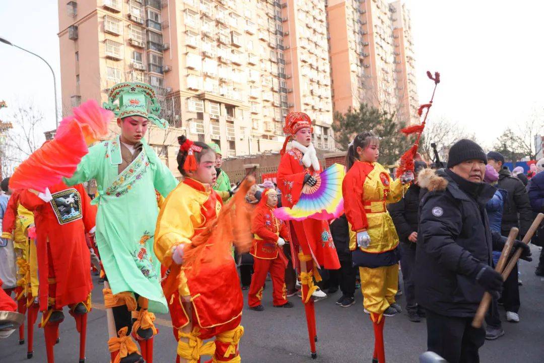 古城村“秉心圣会”：民俗表演中的非遗传承与新春祝福，新春民俗盛景：古城村“秉心圣会”民俗表演年味十足