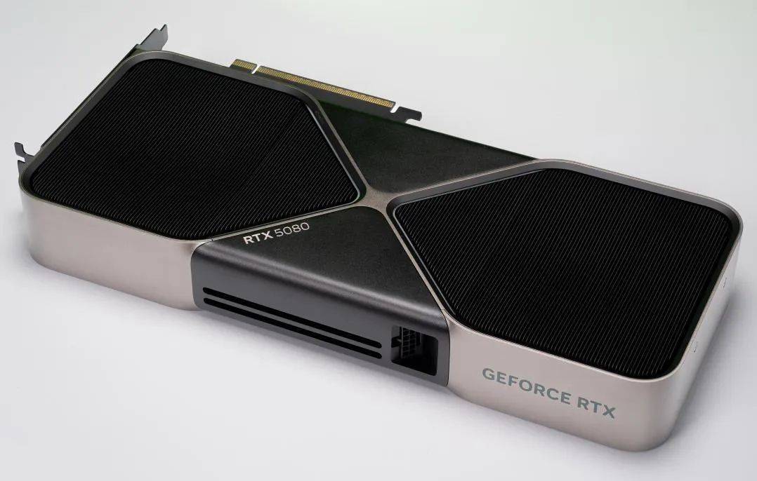 探索RTX 5080：硬件与游戏性能的全方位解读，RTX 5080评测：DLSS 4加持下的游戏新体验