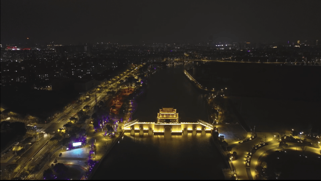 青浦区盈浦街道：灯光秀点亮新春夜，新春佳节，盈浦街道灯光秀演绎梦幻视觉盛宴