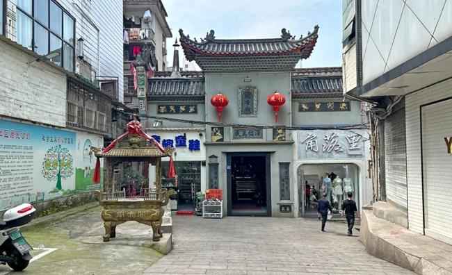 蕉城鹏程历史文化街区关帝庙路口改造，赢得居民赞誉 宁德蕉城：关帝庙路口改造，传承历史文化且丰富市民生活