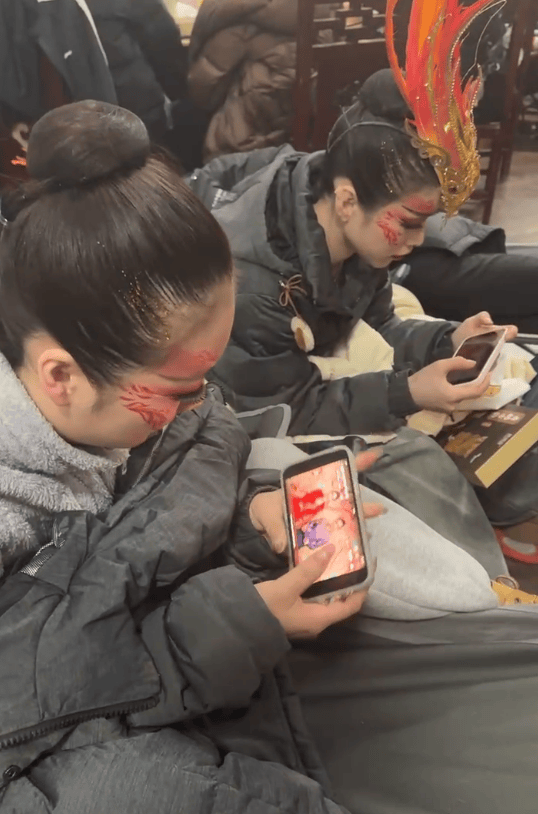 2025春晚武汉分会场：黄鹤楼见证的盛会，直击2025春晚武汉分会场：黄鹤楼的闪耀时刻