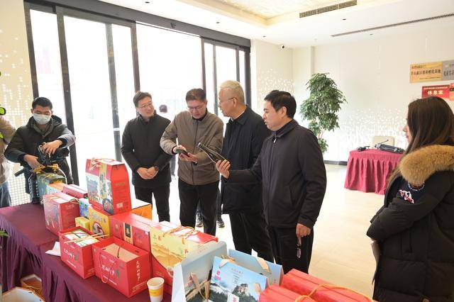 直播技能竞赛：信阳劳模工匠展风采，信阳劳模工匠直播赛：特色农副产品触网出圈