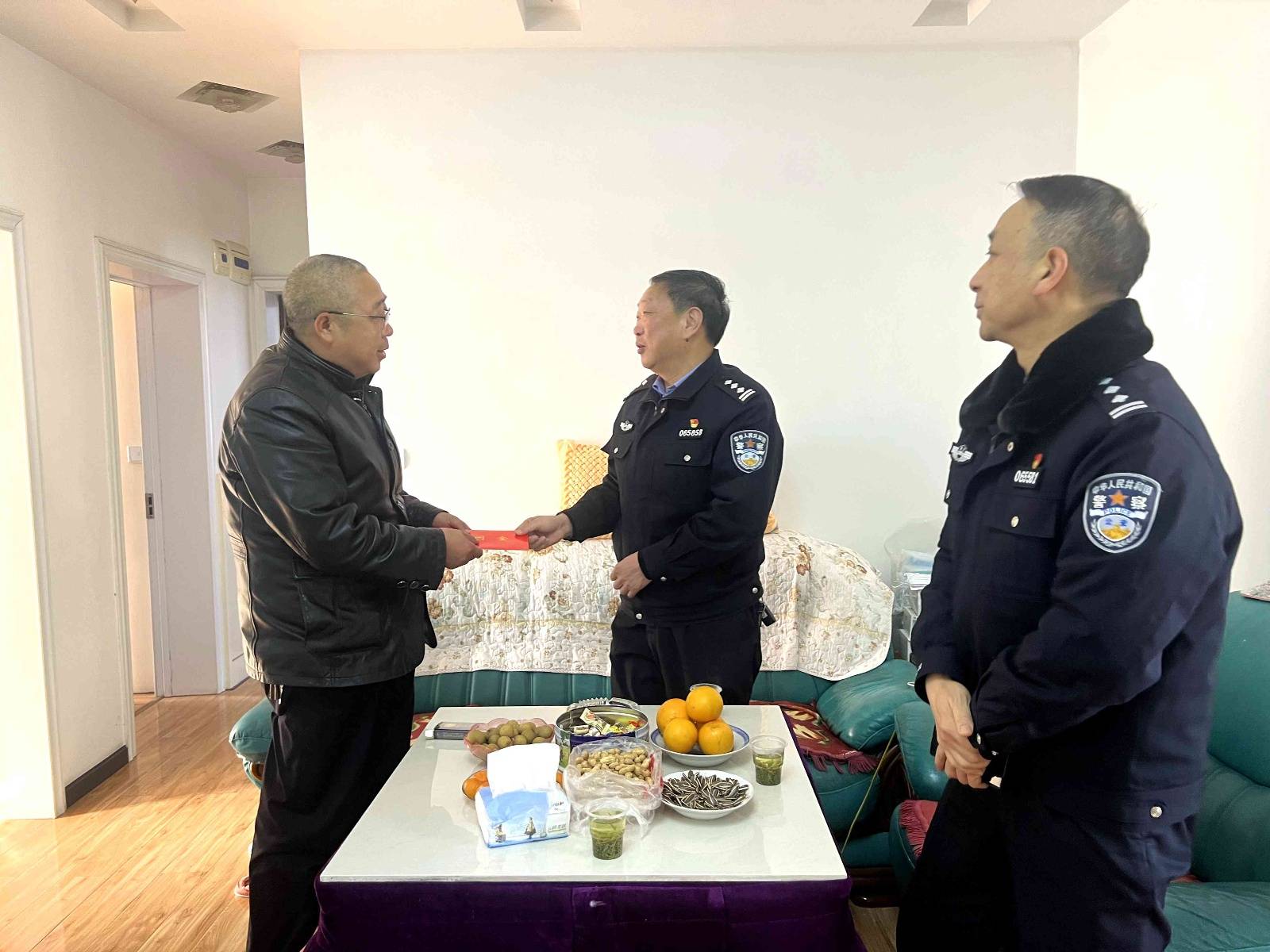 保康县公安局：岁末走访慰问，传递关怀与温暖
