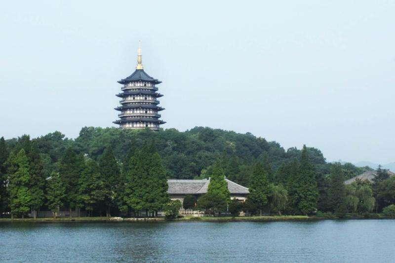 白蛇传说：历经千年演变，诠释真爱与人性