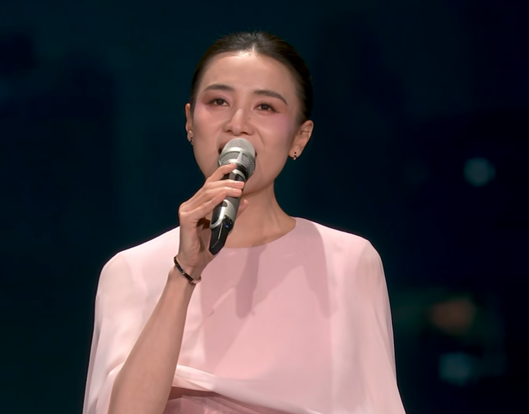 2025春晚：明星妆造大赏，亮点与槽点并存 2025春晚：群星璀璨，妆造背后的故事
