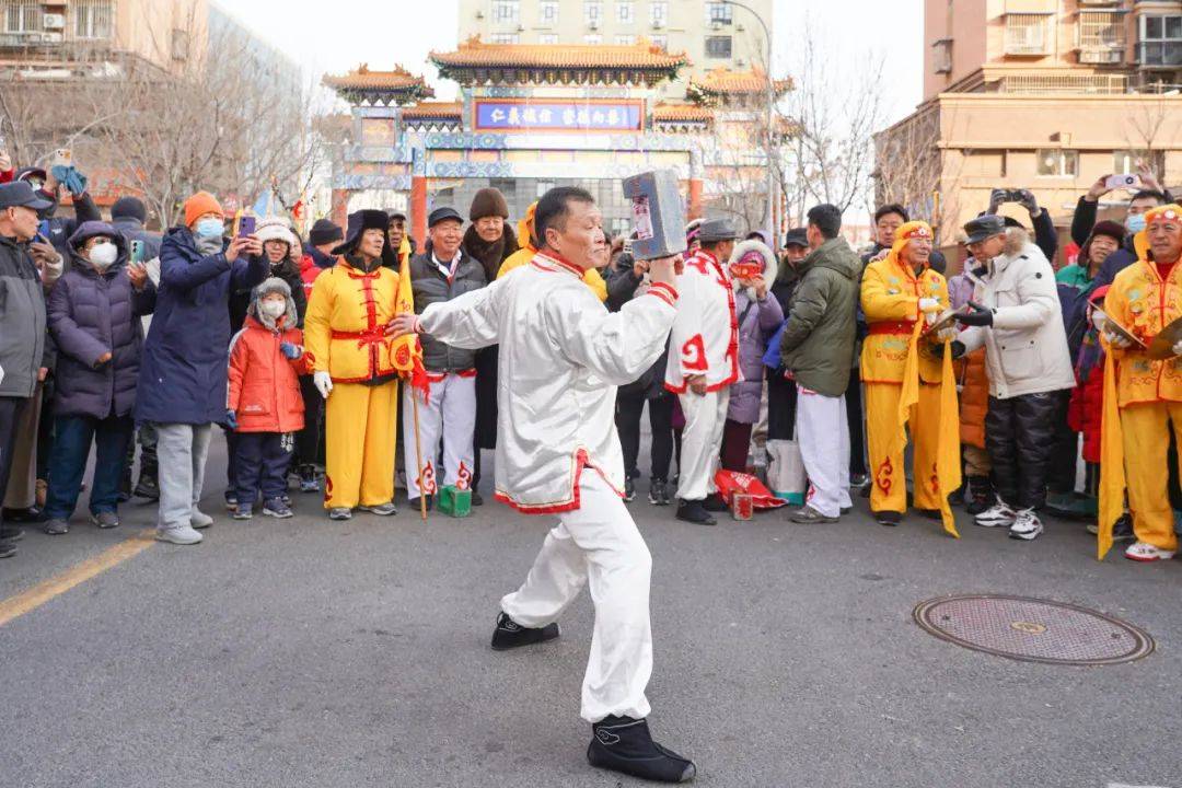 古城村“秉心圣会”：民俗表演中的非遗传承与新春祝福，新春民俗盛景：古城村“秉心圣会”民俗表演年味十足