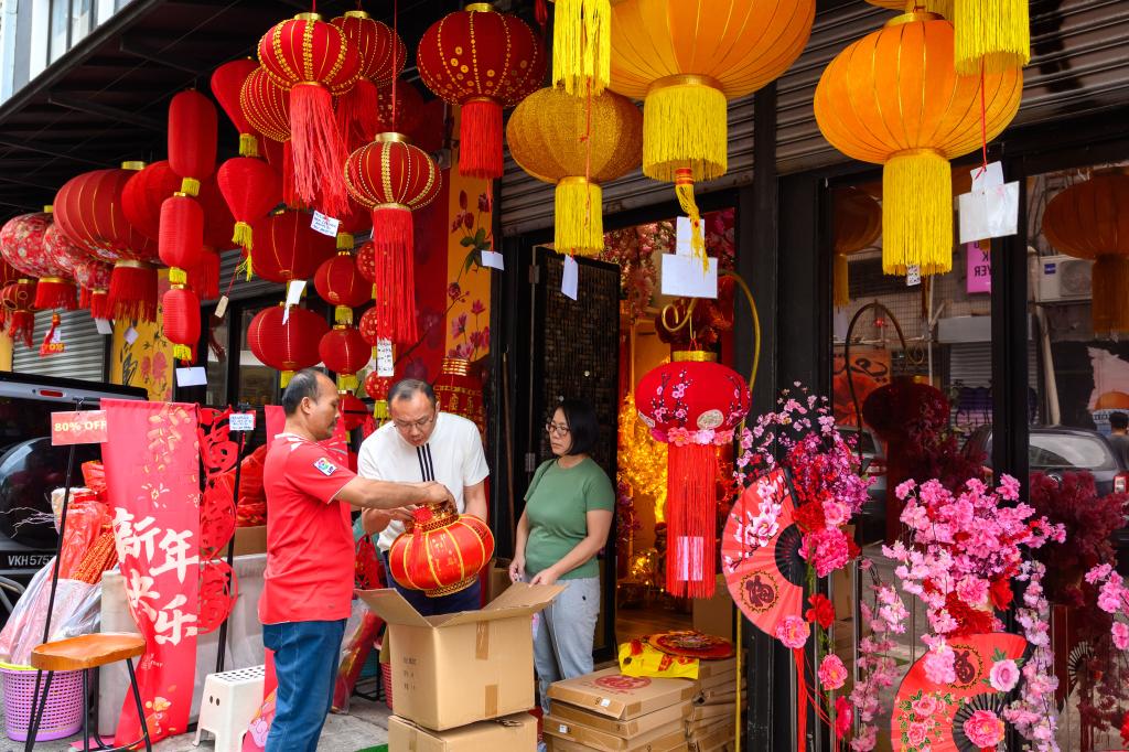 吉隆坡：春节将至，年味满盈街头 吉隆坡的春节：传统与美食的盛宴