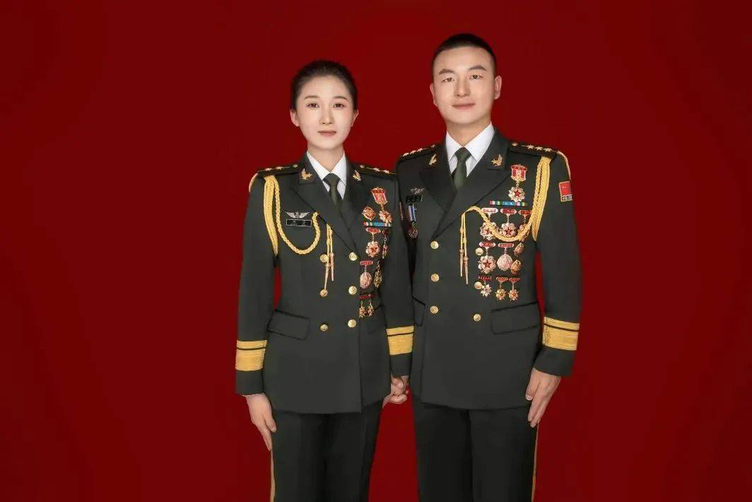 武警某支队：集体婚礼中的军人爱情故事 19对军人新人：武警某支队集体婚礼的主角