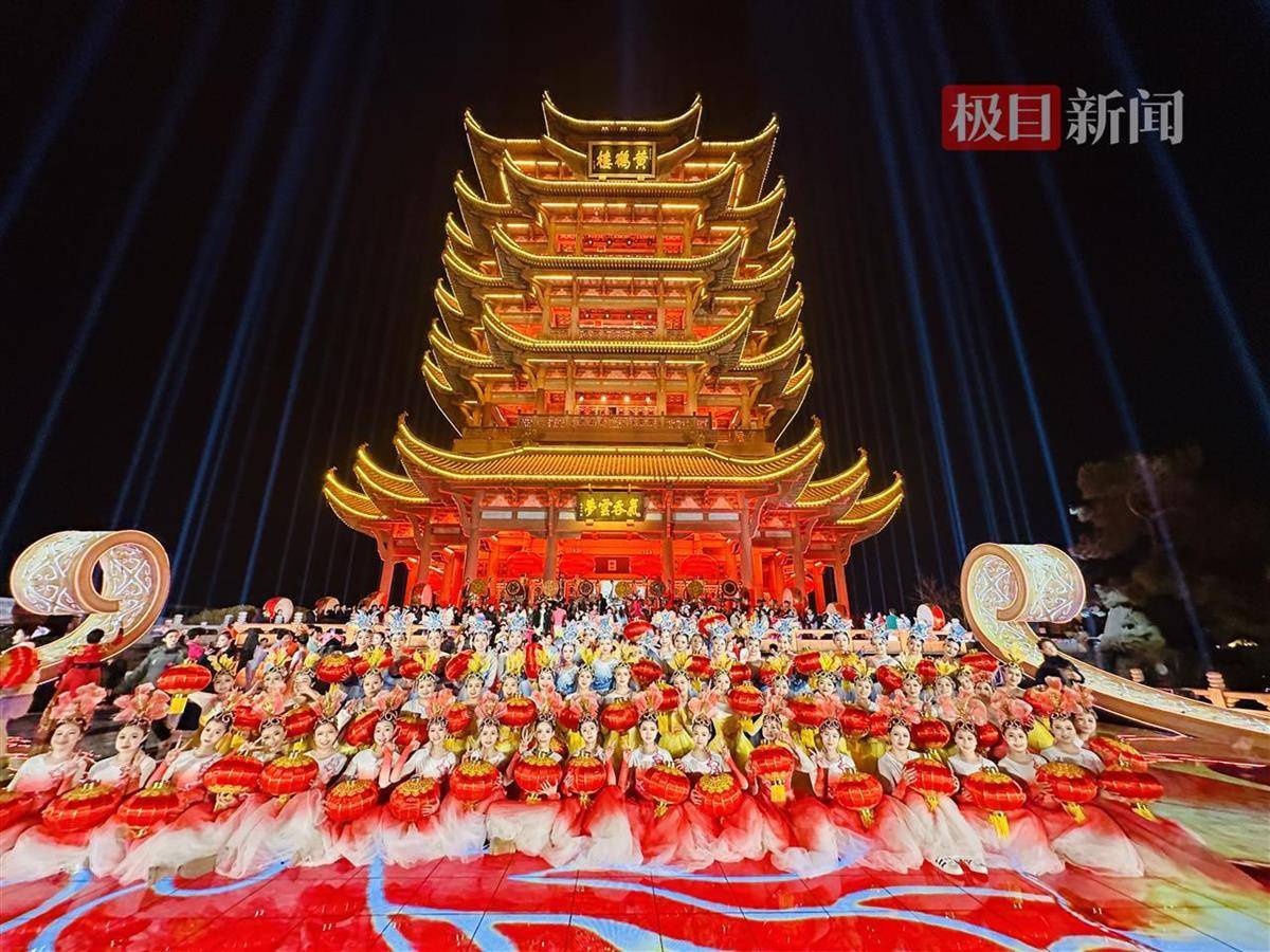 武汉工商学院学生登春晚：闪耀背后的汗水与坚持，110名武汉工商学院学生：放弃寒假登上春晚舞台