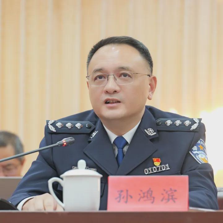 孙鸿滨履新中国融通集团：从边检到商业领域的新征程，孙鸿滨新任职：中国融通集团迎来新董事党组副书记