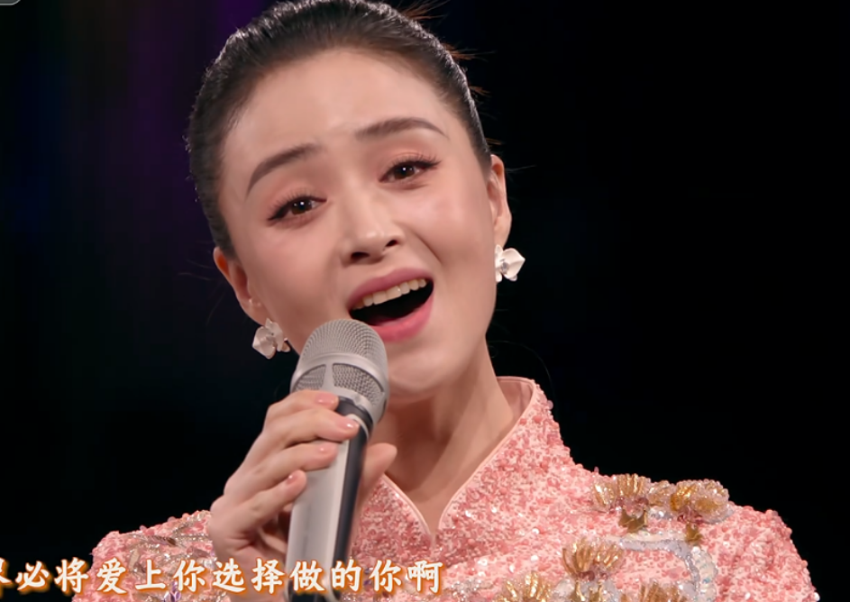 2025春晚：明星妆造大赏，亮点与槽点并存 2025春晚：群星璀璨，妆造背后的故事