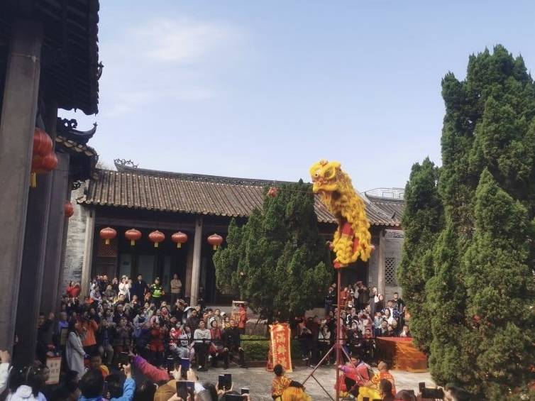 沙湾古镇：大年初一的喜庆与传统民俗的交融
