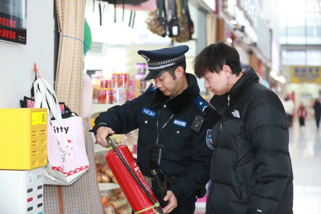 贵阳观山湖辅警换装：新制服提升公安新风貌，观山湖辅警换装：崭新制服开启全新征程