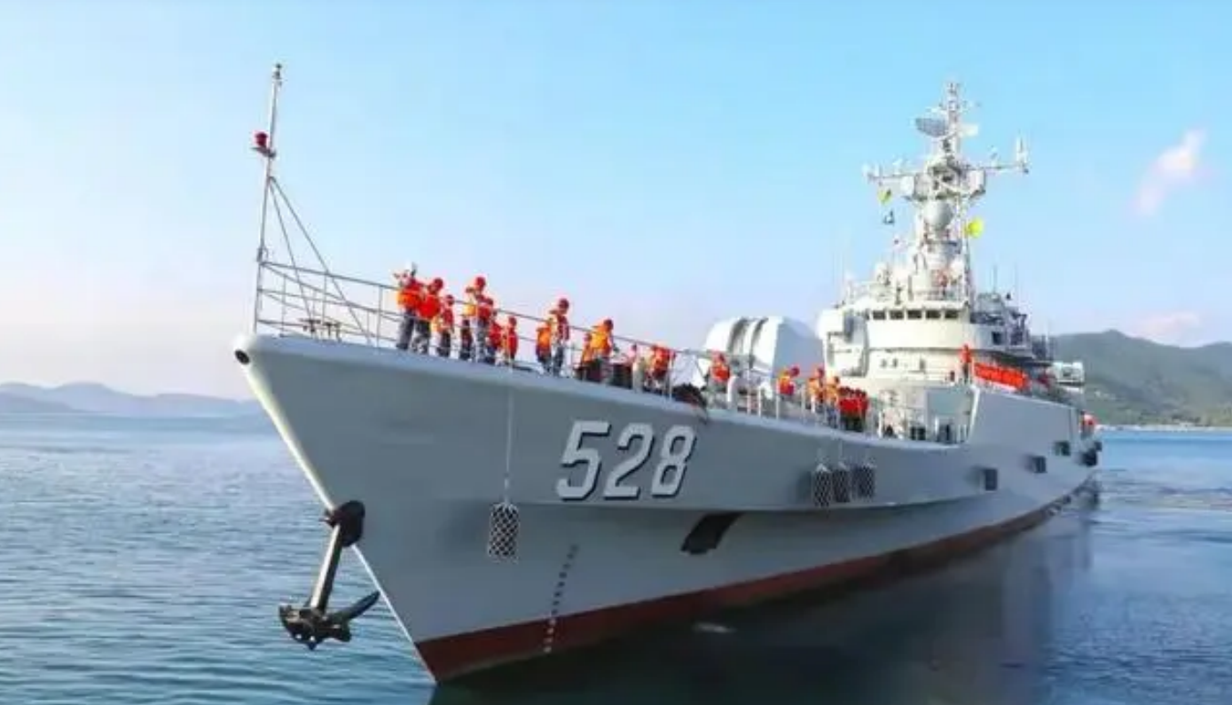 海军“四航母”阵容拜年，053H3型护卫舰同期亮相