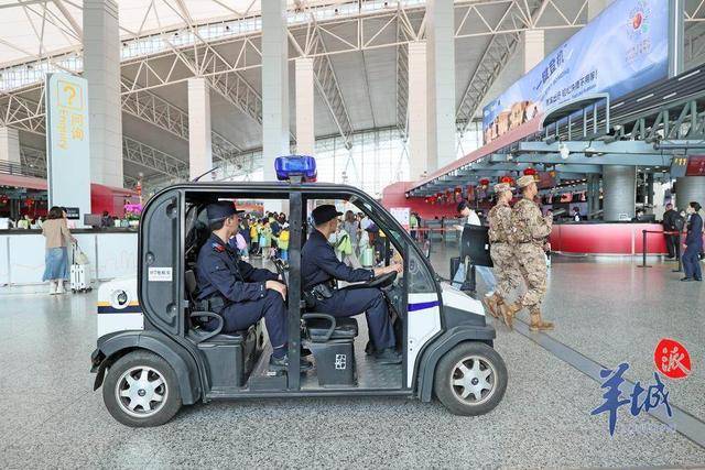 春运机场：民警眼中的团圆与坚守，广州白云机场春运背后的民警故事