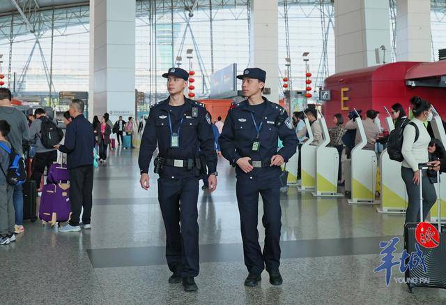 春运机场：民警眼中的团圆与坚守，广州白云机场春运背后的民警故事