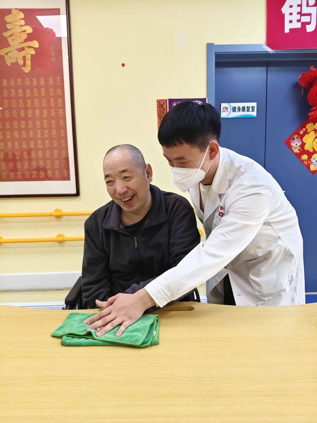 2025新年：鹤童养老机构大扫除迎新春，腊月廿四，鹤童养老机构扫尘布新