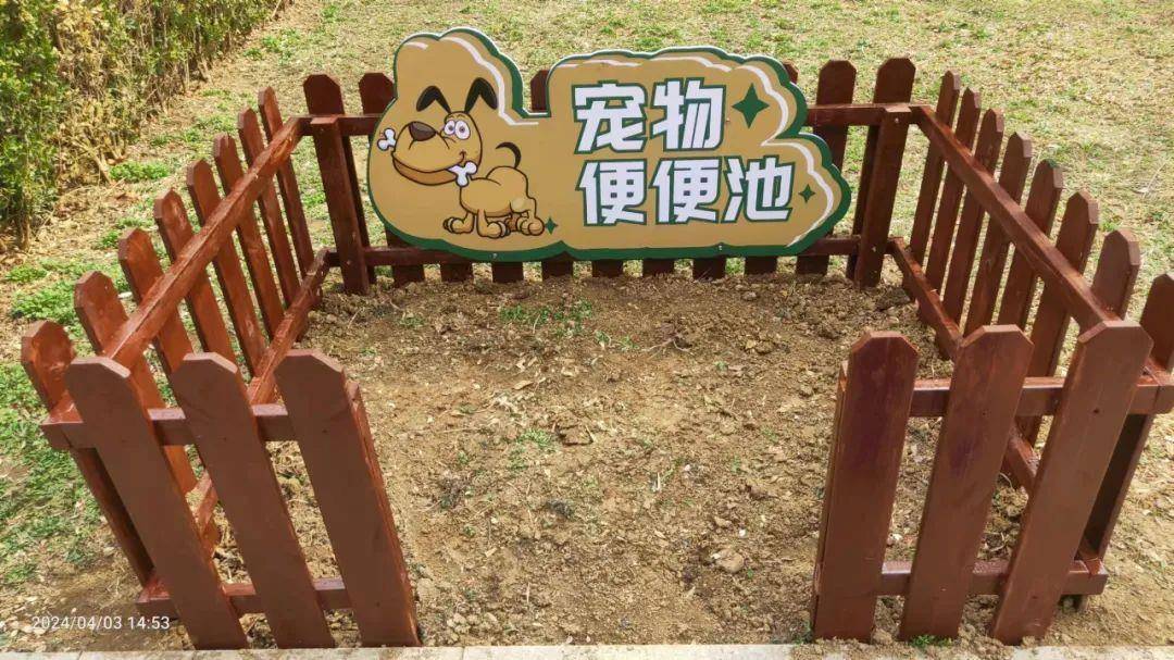绿化带成“狗公厕”，业主喷洒驱狗剂惹官司 小区“狗患”背后的法律博弈