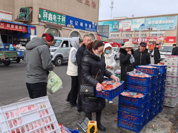 蛇年新春将至，库尔勒年货市场迎高峰，库尔勒年货市场：蛇年新春氛围下的销售热潮