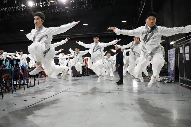 春晚武术节目〈笔走龙蛇〉背后的故事 〈笔走龙蛇〉：春晚武术节目中的文化融合之旅