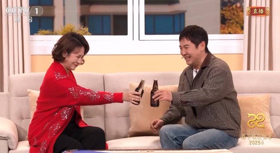 蛇年春晚亮点多：梗、翻盘与惊喜不断