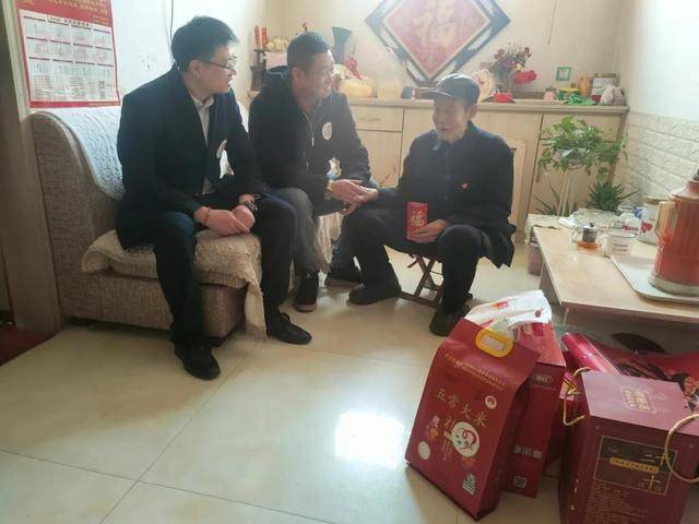 微尘公益在行动：新春佳节前对困难家庭的关怀之旅，微尘公益：新春走访困难家庭，传递爱与关怀