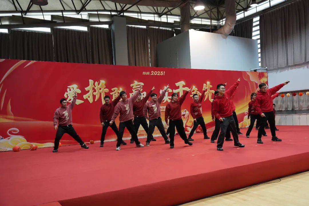团拜会：多元节目与趣味游园的大集会